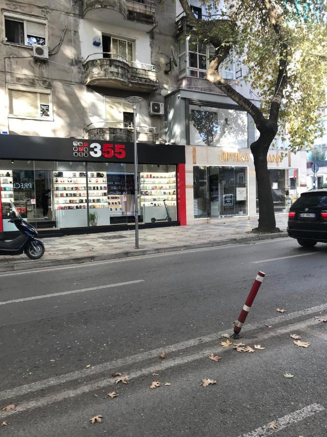 In Апартаменты Тирана